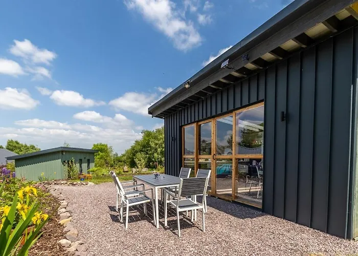 Mount Hillary Pods Kemp