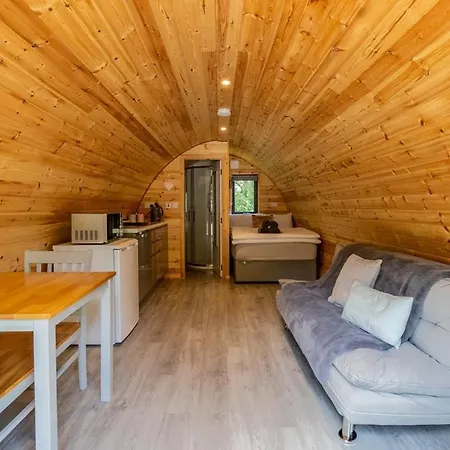 Mount Hillary Pods كورك
